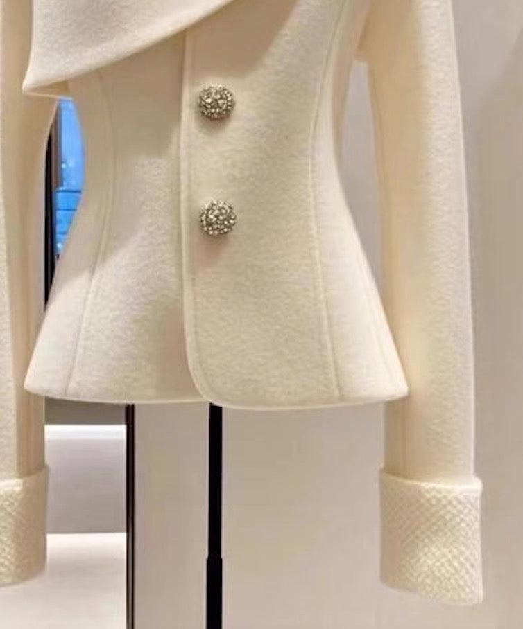 Lola | Elegant Buttoned Blazer