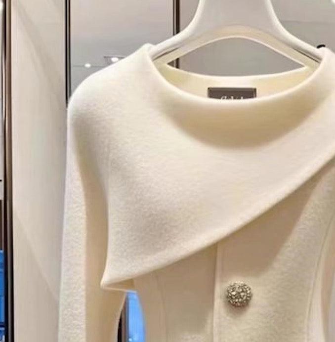 Lola | Elegant Buttoned Blazer